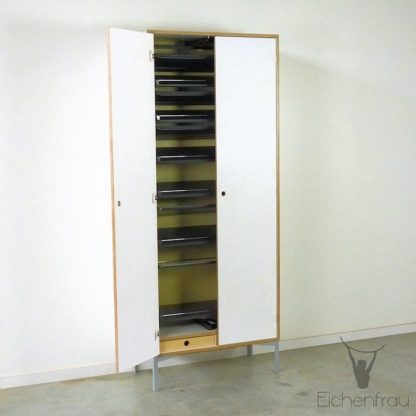 Schuhschrank mit Auszug form500-1